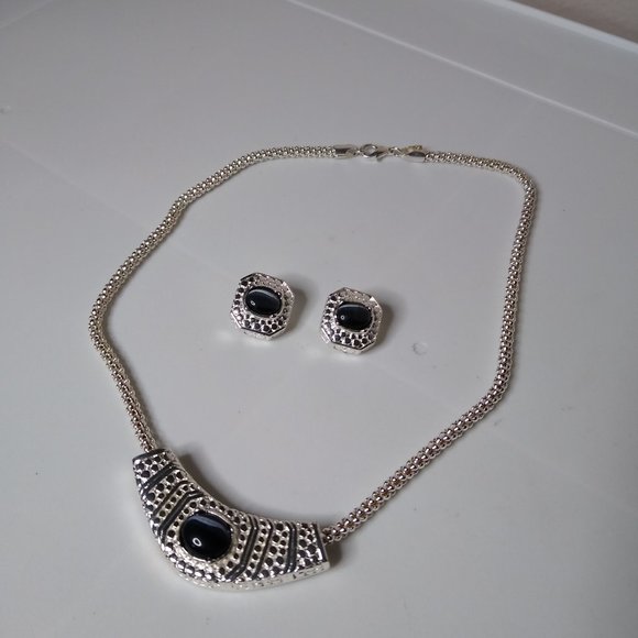 Vintage Roman Brand Metal And Glass Necklace And Clip On Earring Set - Picture 4 of 15